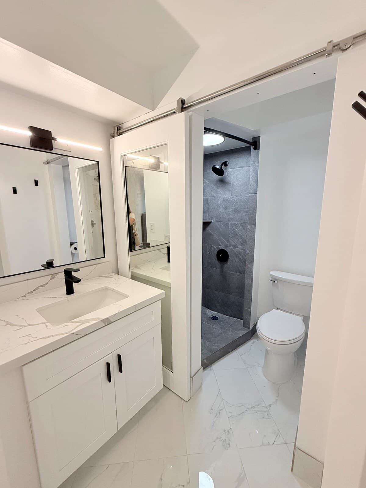 Condo in Honolulu · ★4.61 · Studio · 1 bed · 1 private bath - Photo 2