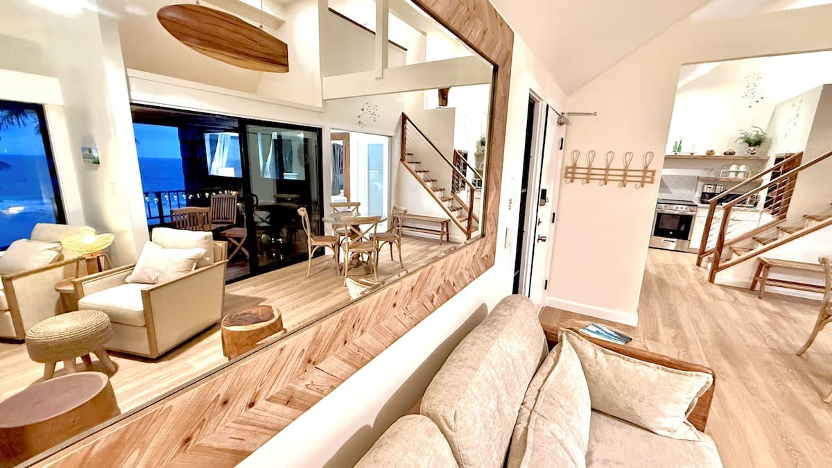 Oceanfront Blufftop Retreat · Panoramic Reef Views - Photo 3