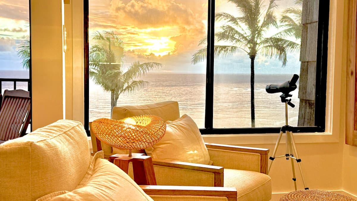 Oceanfront Blufftop Retreat · Panoramic Reef Views - Photo 1