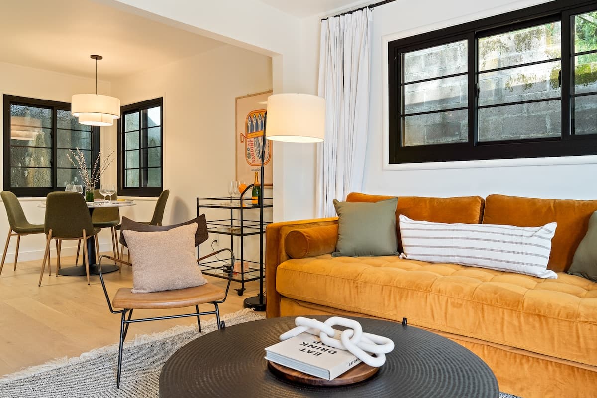 Luxe Treehouse Apt•Walk to Town•King Bed•Sleeps 4 - Photo 3