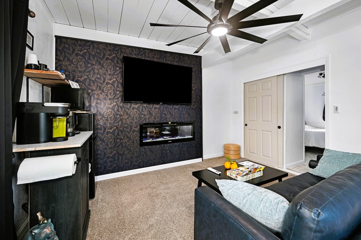Guest Suite/Private Entrance/Private Patio - Photo 4