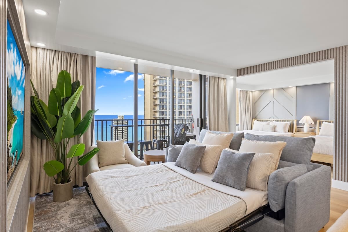 31F-Waikiki Banyan-1BR-Ocean & City Skyline Views - Photo 3