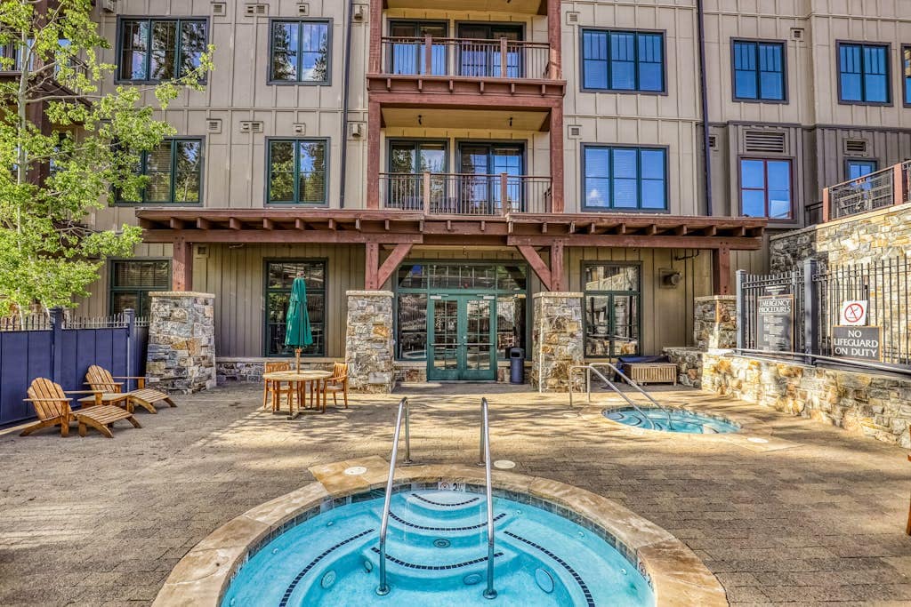 Ski-In/Ski-Out Condo, Hot Tub Steps Away - Photo 2