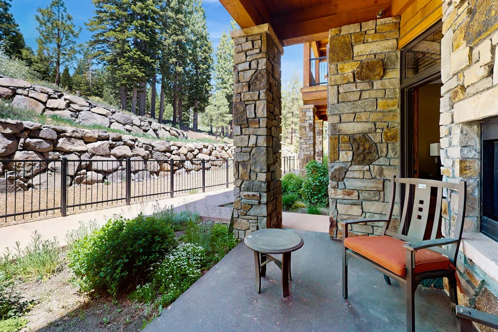 Ski-in/Ski-out Luxury at Northstar Lodge - Photo 2