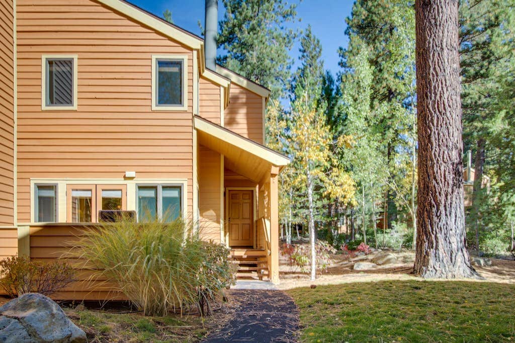 Townhouse in Incline Village · ★4.5 · 2 bedrooms · 2 beds · 2.5 private baths - Photo 1