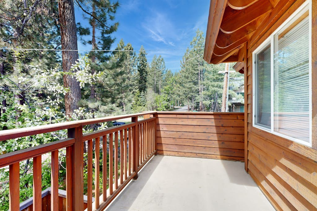 Silverado Escape Hot Tub, Fireplace & Studio - Photo 3