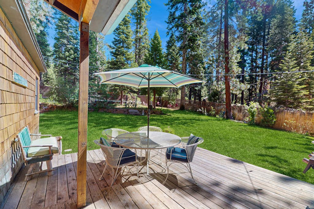 Cozy Cabin with Fireplace & BBQ Near Lake Tahoe - Photo 3