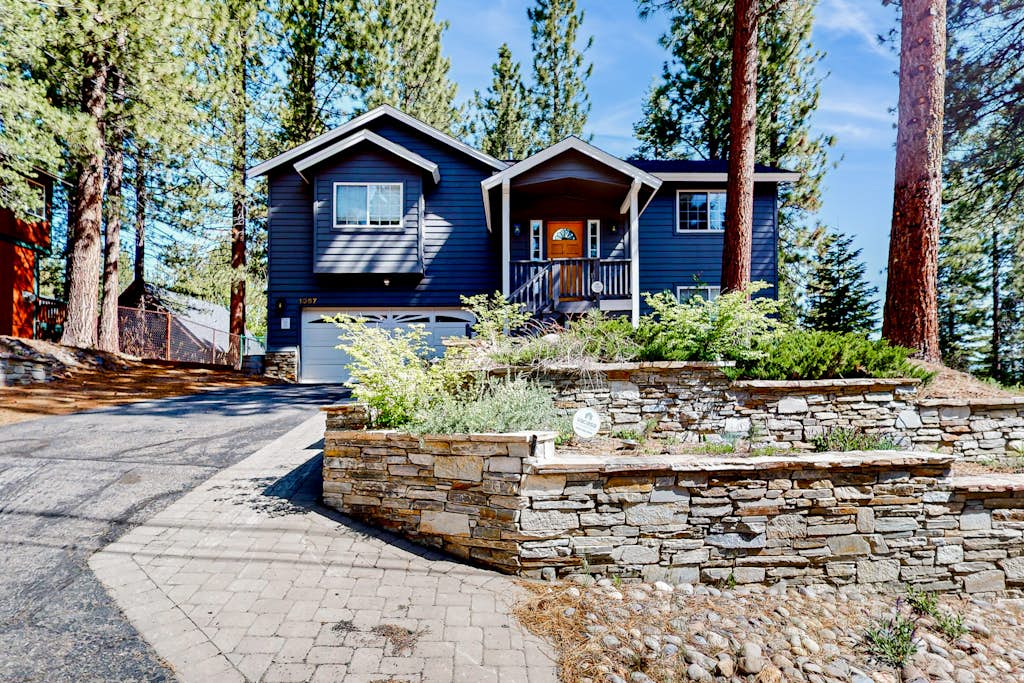 Cabin Near Heavenly Ski & Hiking Trails - Photo 2