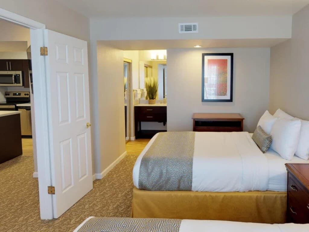 2 Hotel Rooms Near BART + Hot Breakfast - Photo 2