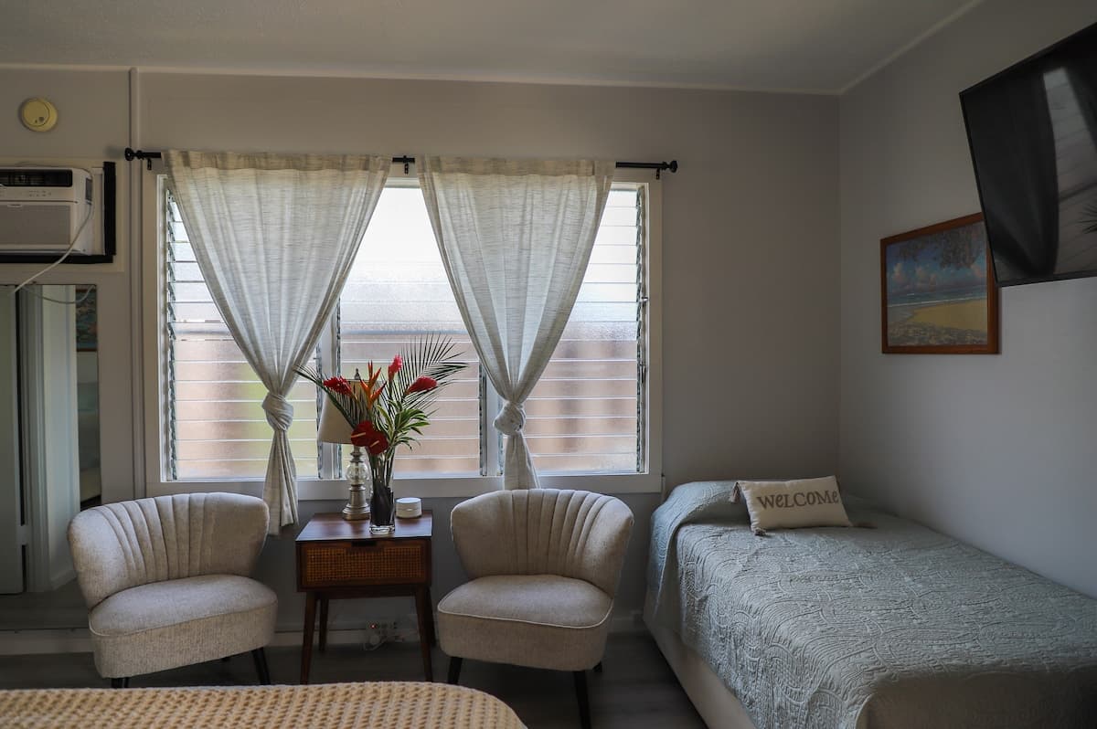 Home in Kailua · ★5.0 · 1 bedroom · 2 beds · 1 private bath - Photo 3