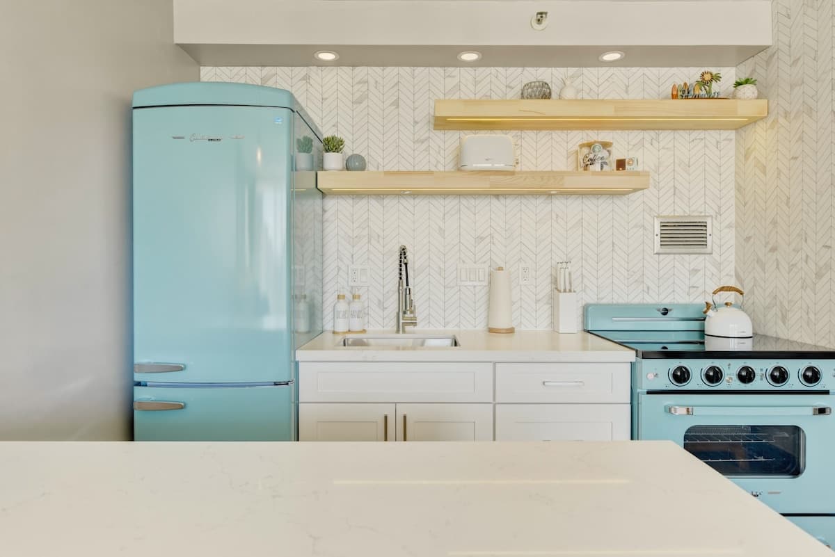 Luxury Retro Waikiki Condo w/FREE Parking - Photo 4
