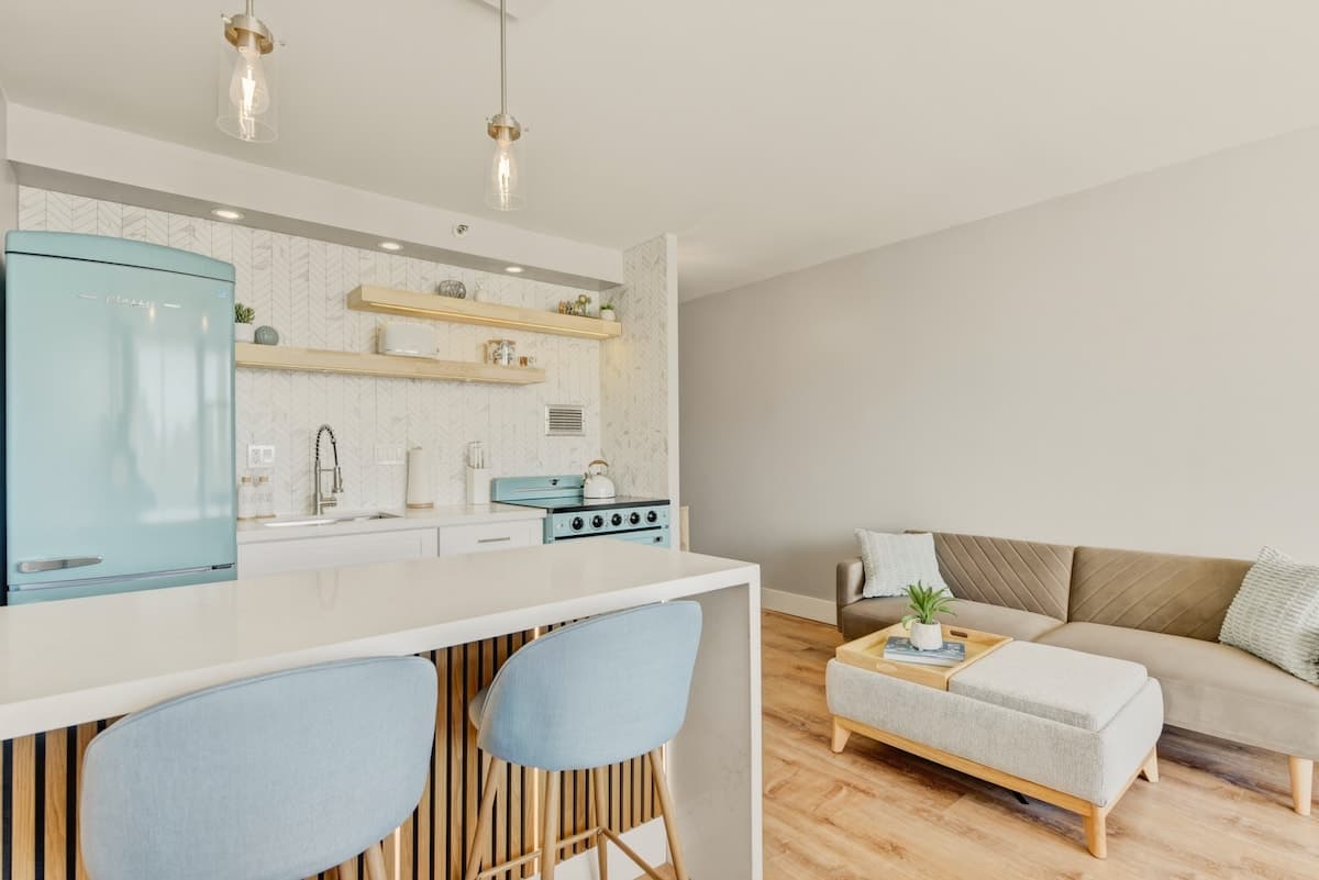 Luxury Retro Waikiki Condo w/FREE Parking - Photo 5