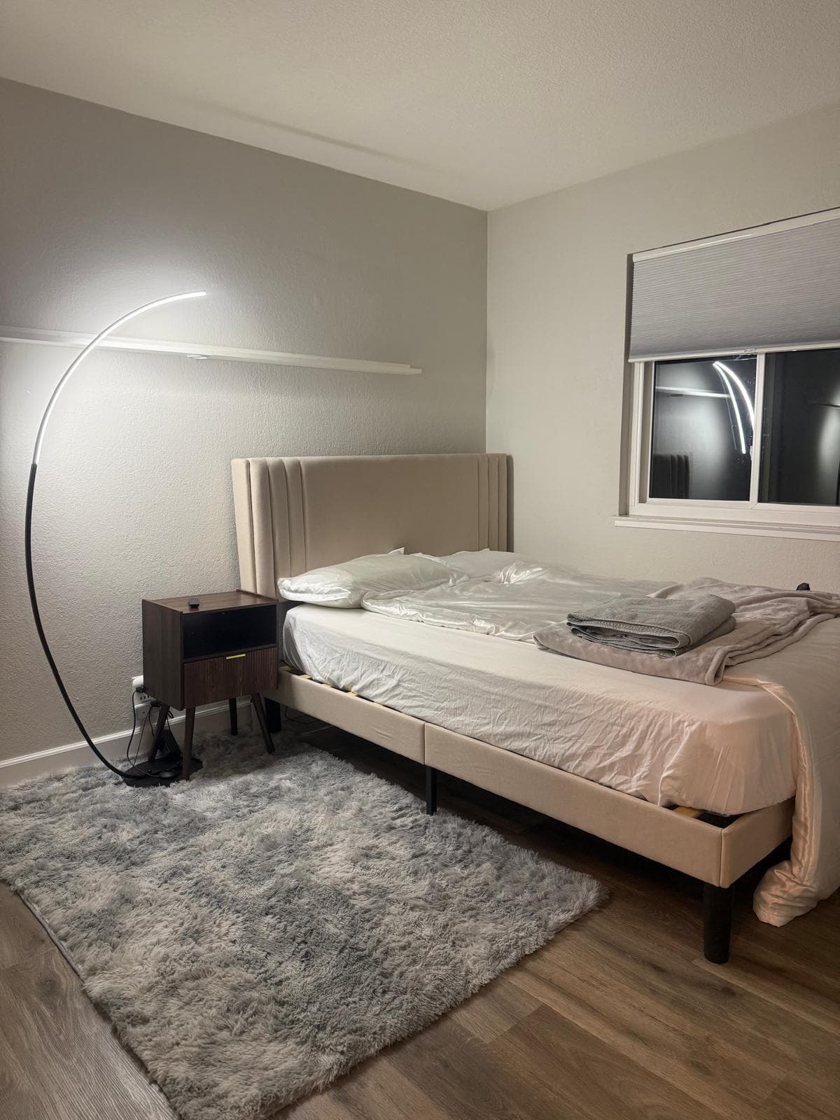 Renovated top-floor condo, bright & spacious - Photo 5