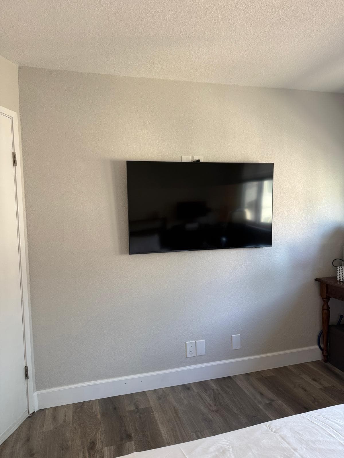 Renovated top-floor condo, bright & spacious - Photo 3