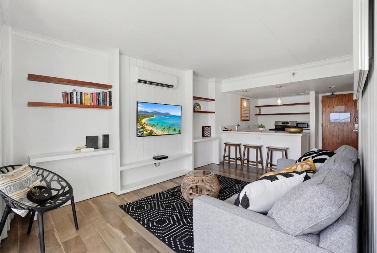 Condo in Honolulu · ★4.6 · 1 bedroom · 2 beds · 1 private bath - Photo 3