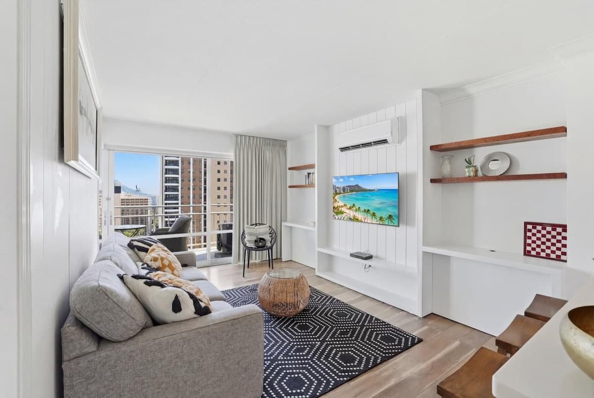 Condo in Honolulu · ★4.6 · 1 bedroom · 2 beds · 1 private bath - Photo 2