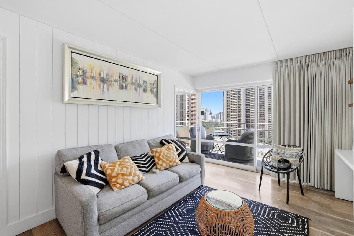 Condo in Honolulu · ★4.6 · 1 bedroom · 2 beds · 1 private bath - Photo 1