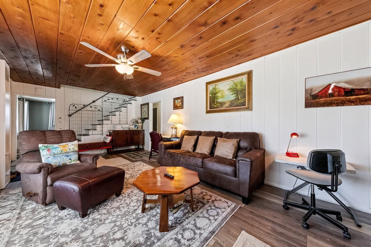 Cozy South Lake Tahoe Home Near Skiing & Beach - Photo 3