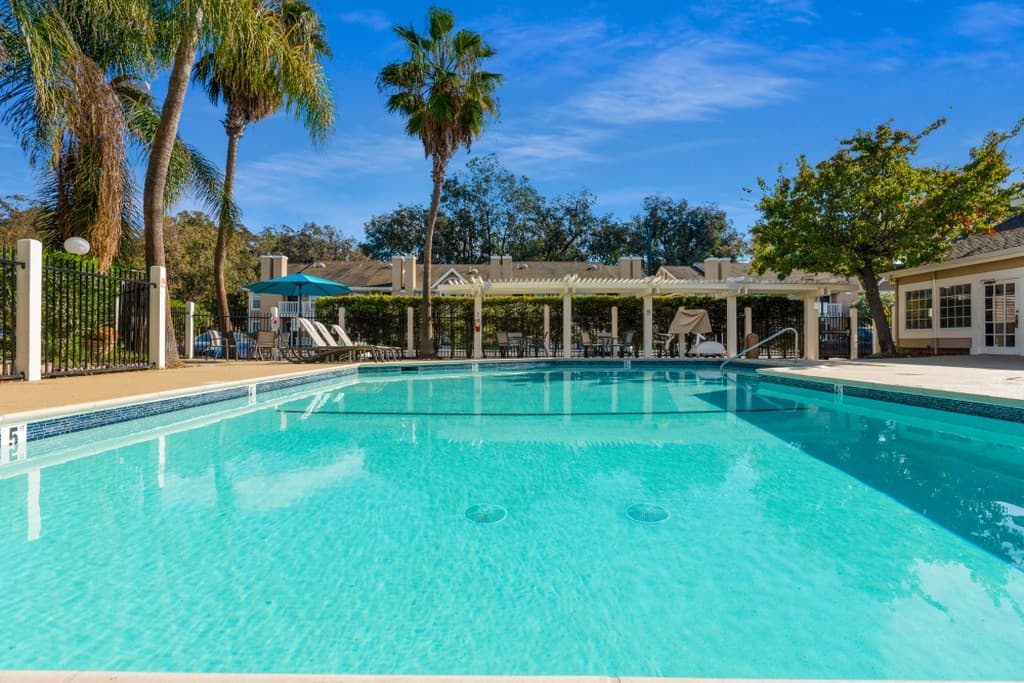 3 Hotel Rooms Near BART, Pool & Lake Access - Photo 5