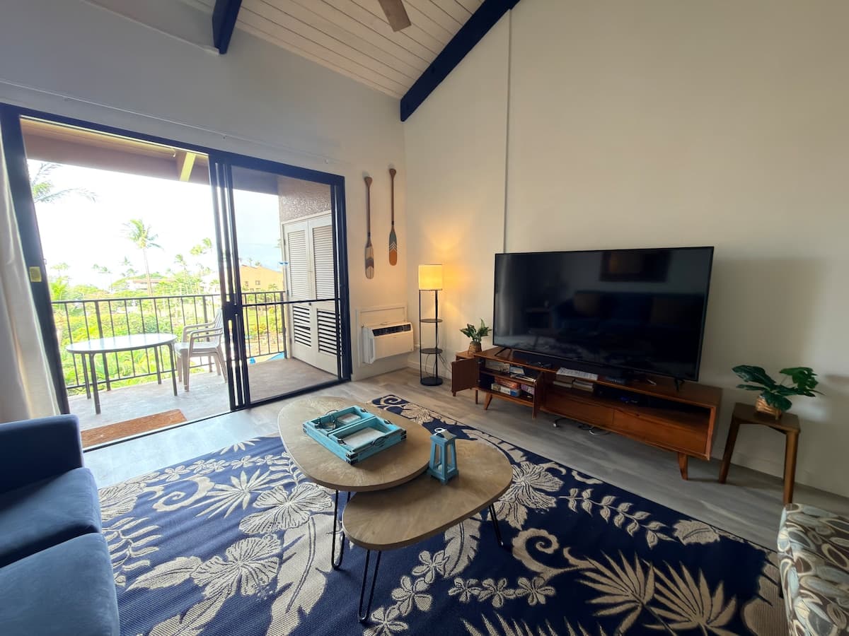 Maui New Modern Ocean View Condo, walk to beach! - Photo 2
