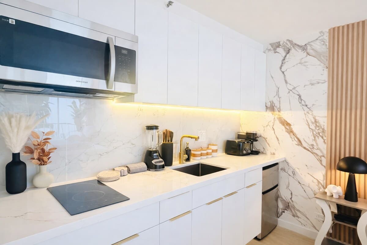 Modern Island Retreat | Central Location + Parking - Photo 4