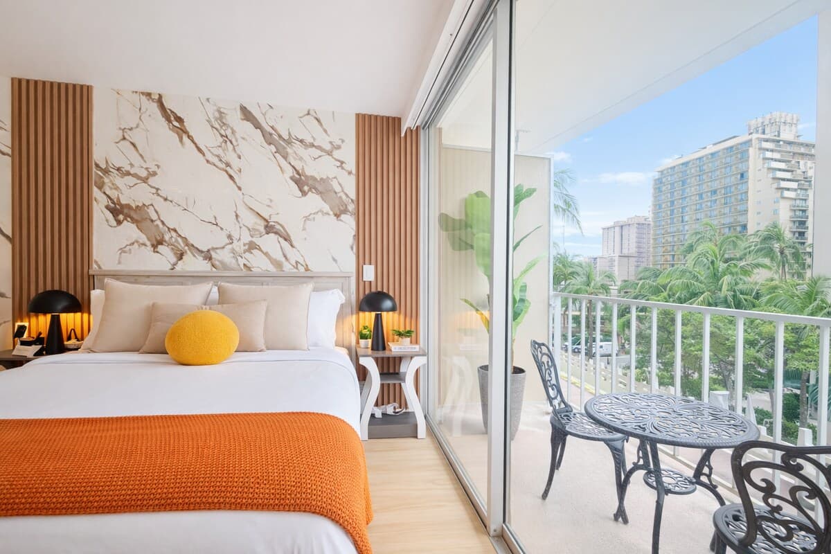 Modern Island Retreat | Central Location + Parking - Photo 5