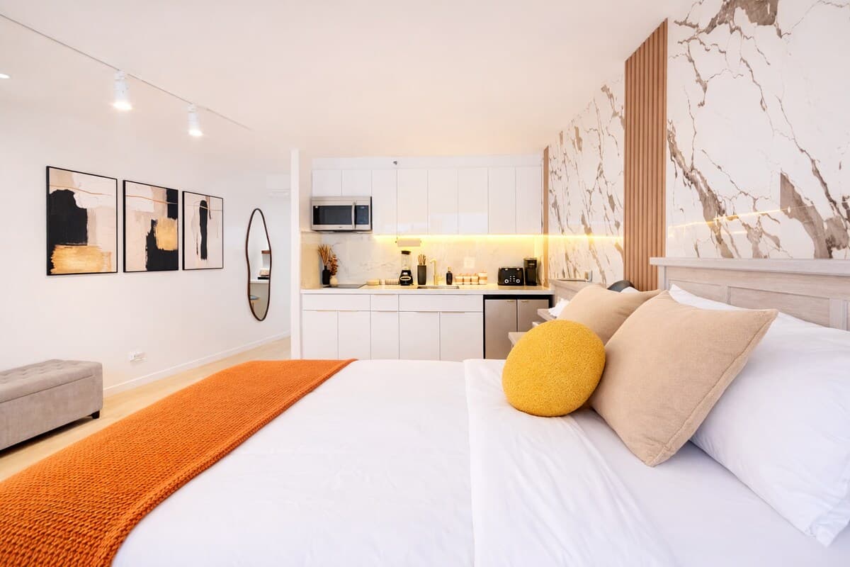 Modern Island Retreat | Central Location + Parking - Photo 2
