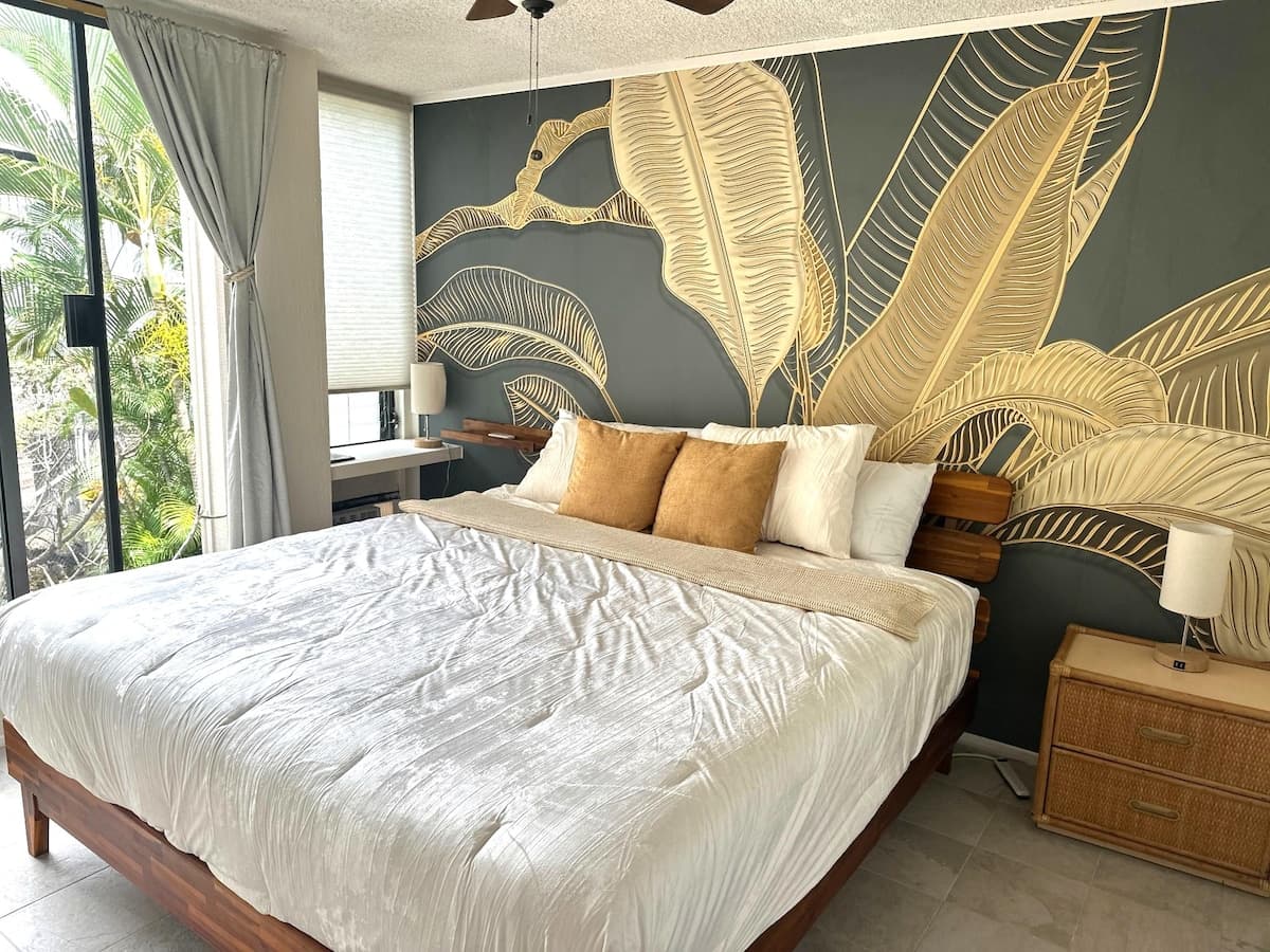 Condo in Kailua-Kona · ★5.0 · 1 bedroom · 1 bed · 1 private bath - Photo 1