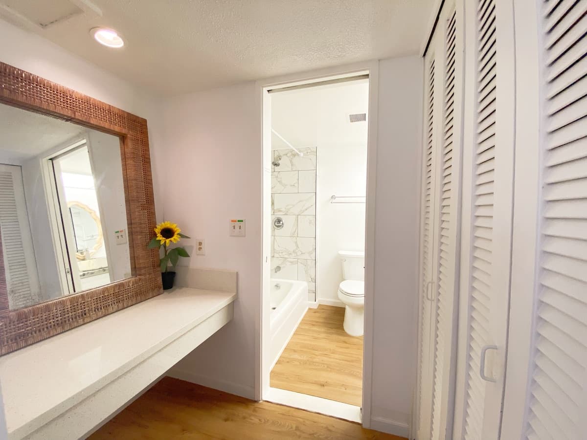 Hilo Town Condo with Pool & AC - Photo 5