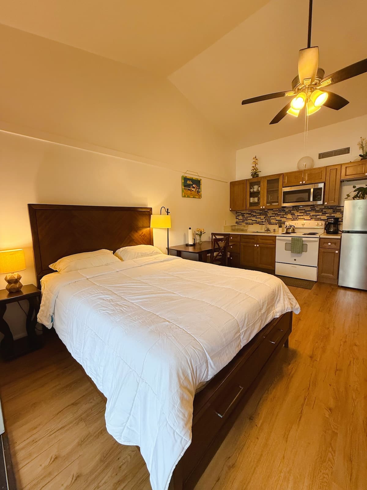 Hilo Town Condo with Pool & AC - Photo 1