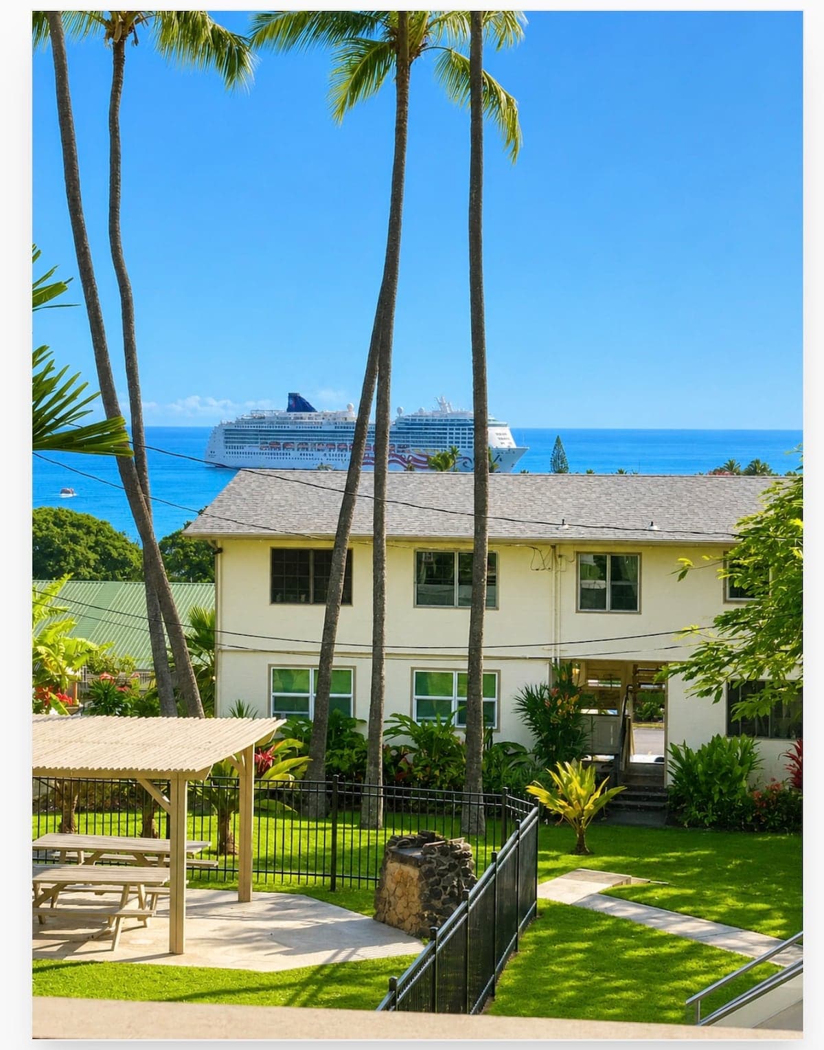 Condo in Kailua-Kona · ★5.0 · 1 bedroom · 1 bed · 1 shared bath - Photo 1