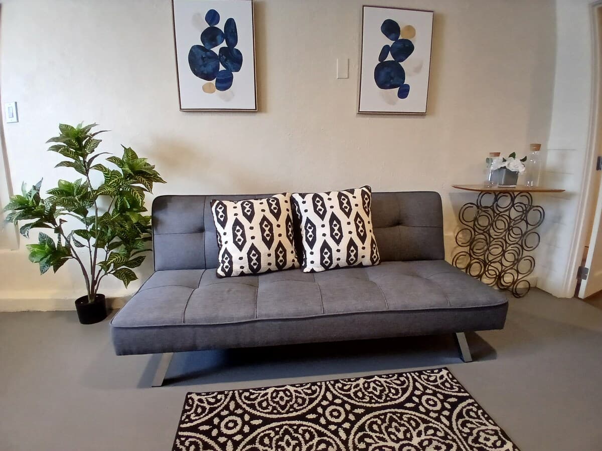 Quaint and Cozy. Junior Apartment - Photo 2