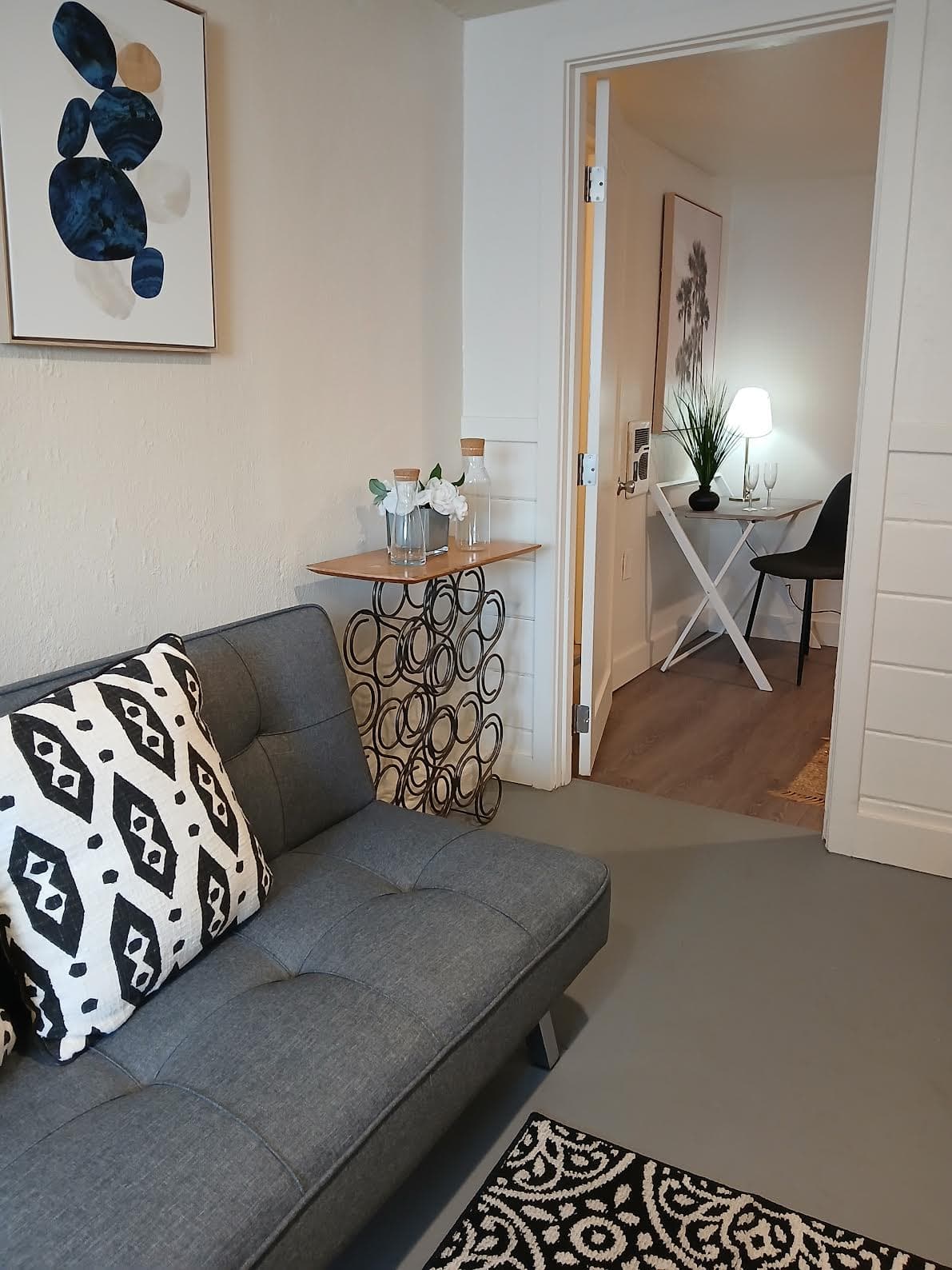 Quaint and Cozy. Junior Apartment - Photo 3