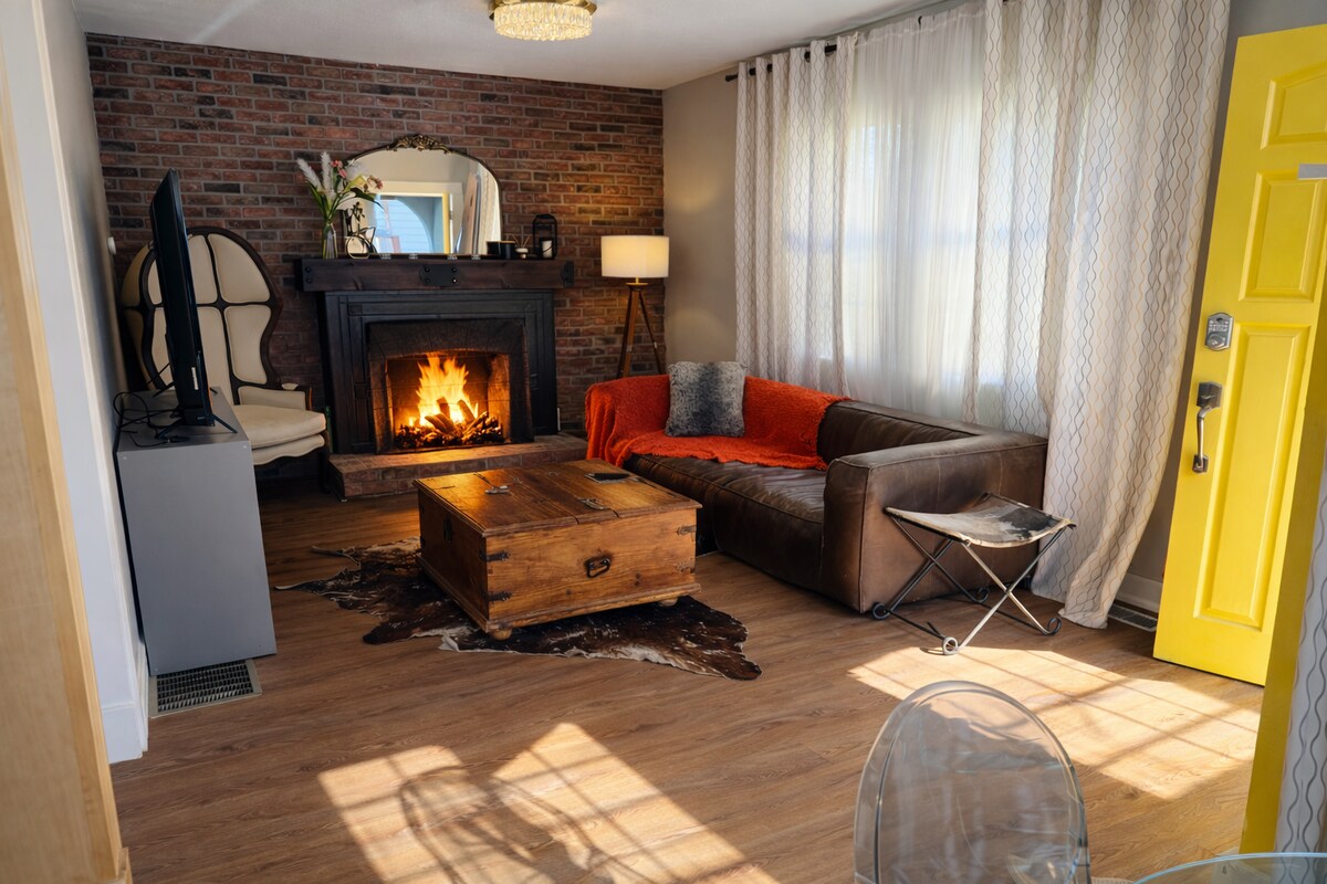Cozy Laurel District Home with Fireplace & Deck - Photo 3