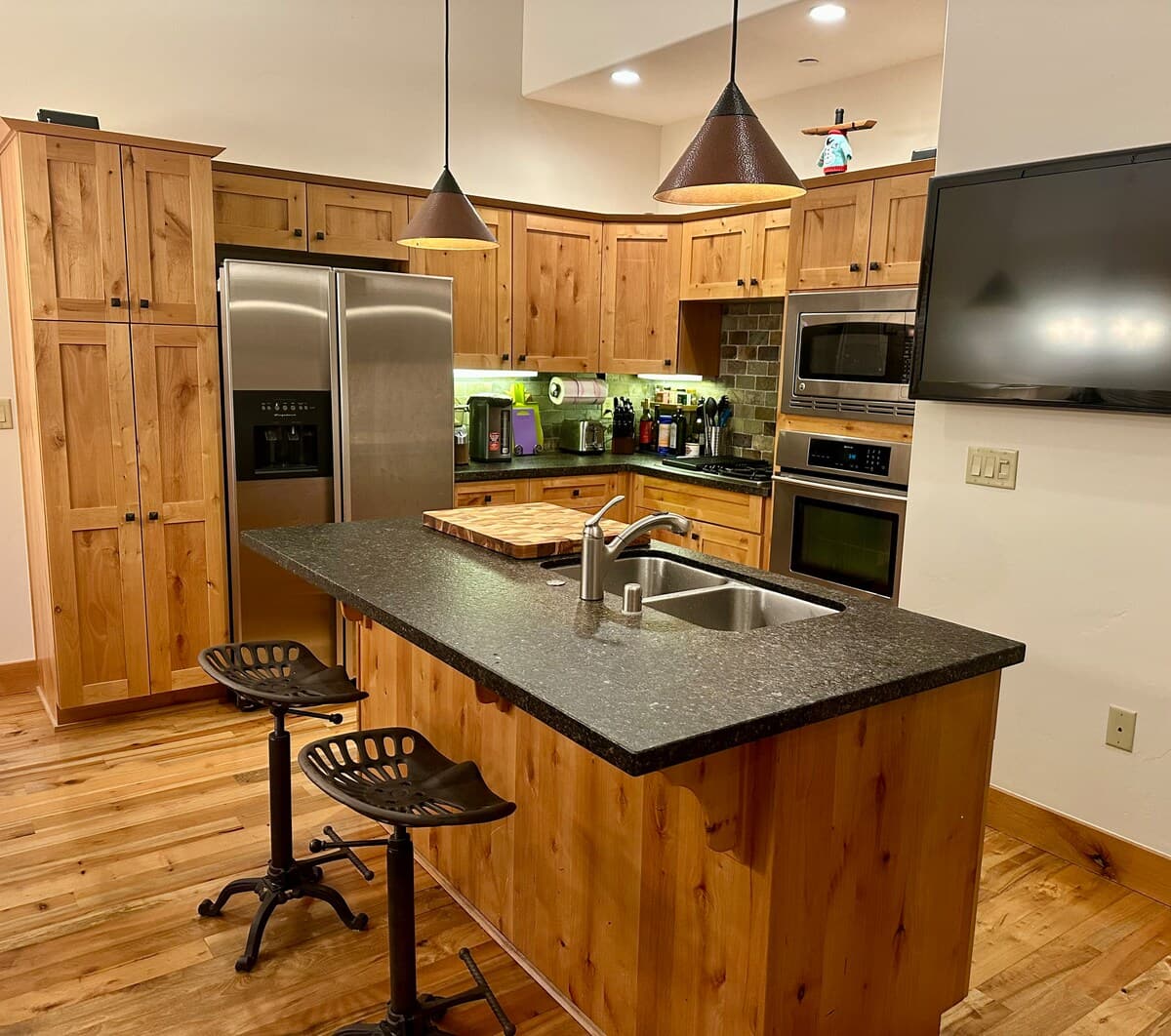 Stylish 2-Story Townhome Walk to Downtown Truckee - Photo 5