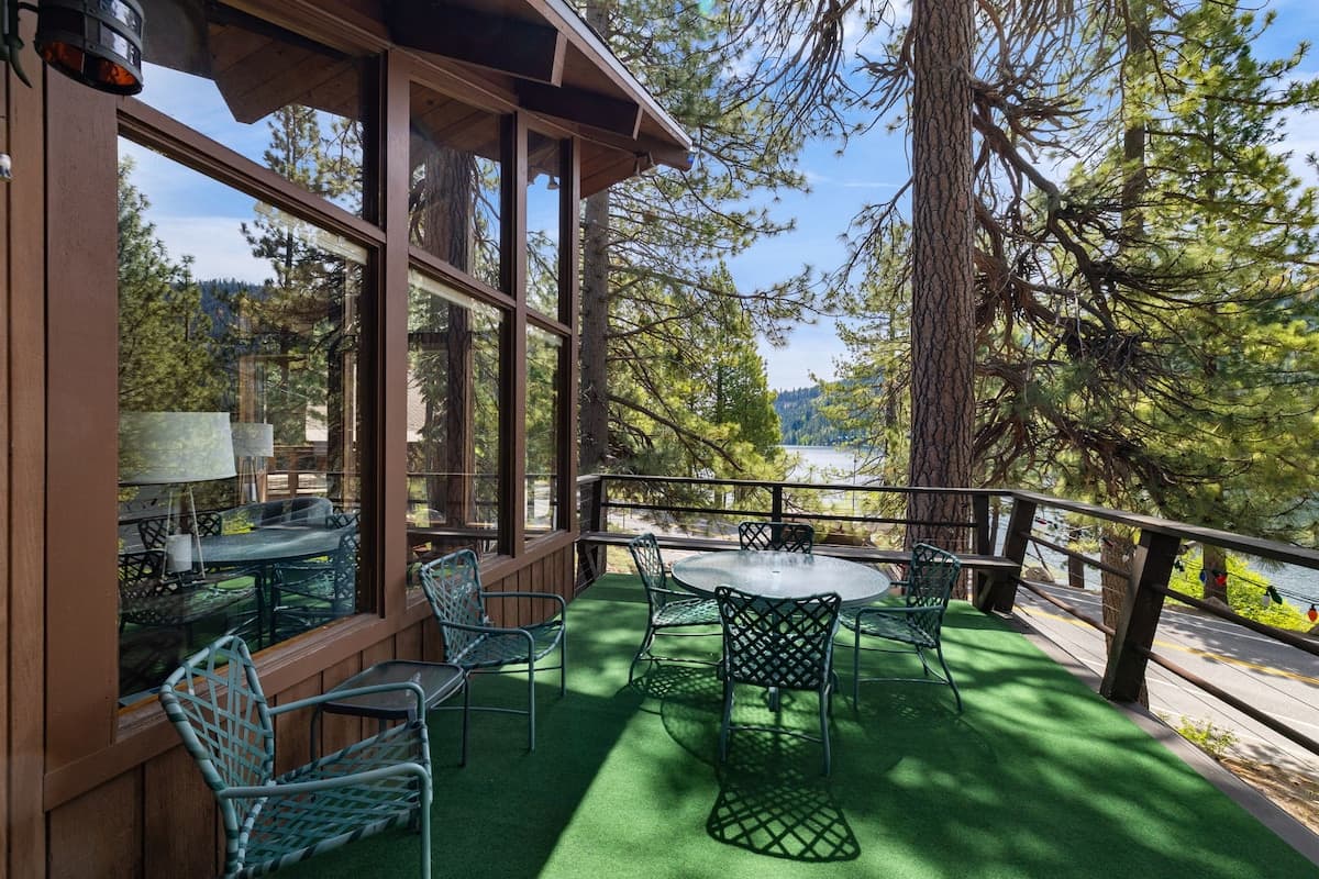 Donner Delight Lakefront Cabin with Ski Storage - Photo 2