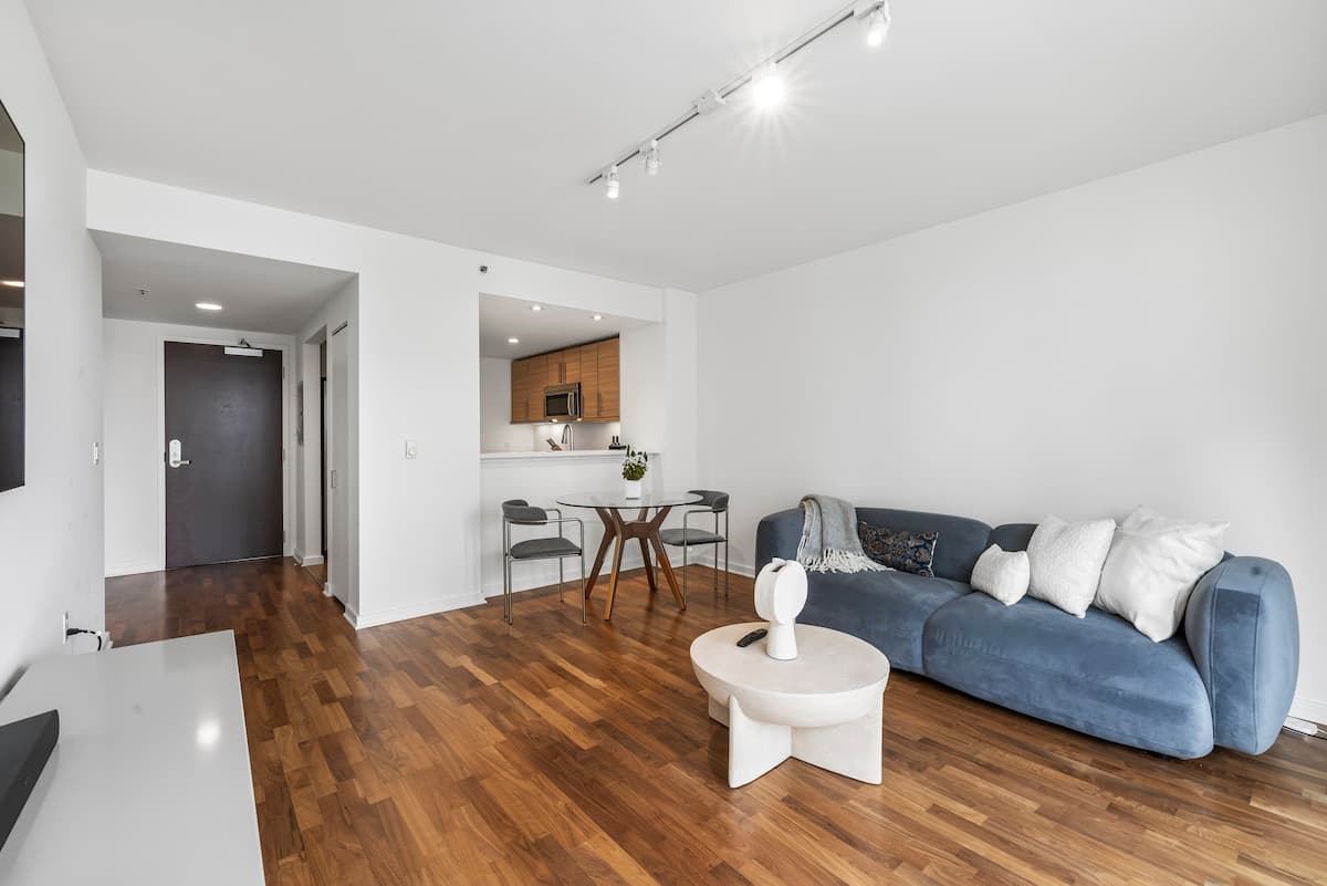 Modern Condo Steps from Oracle Park + Gym - Photo 1