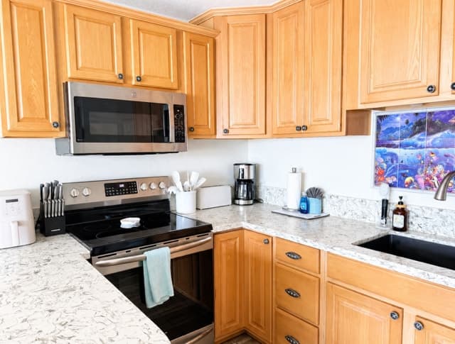 Condo in Lahaina · ★5.0 · 1 bedroom · 2 beds · 1 bath - Photo 5