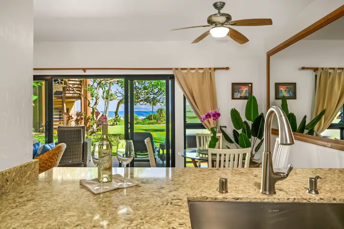 Condo in Lihue · ★5.0 · 1 bedroom · 2 beds · 1 bath - Photo 3
