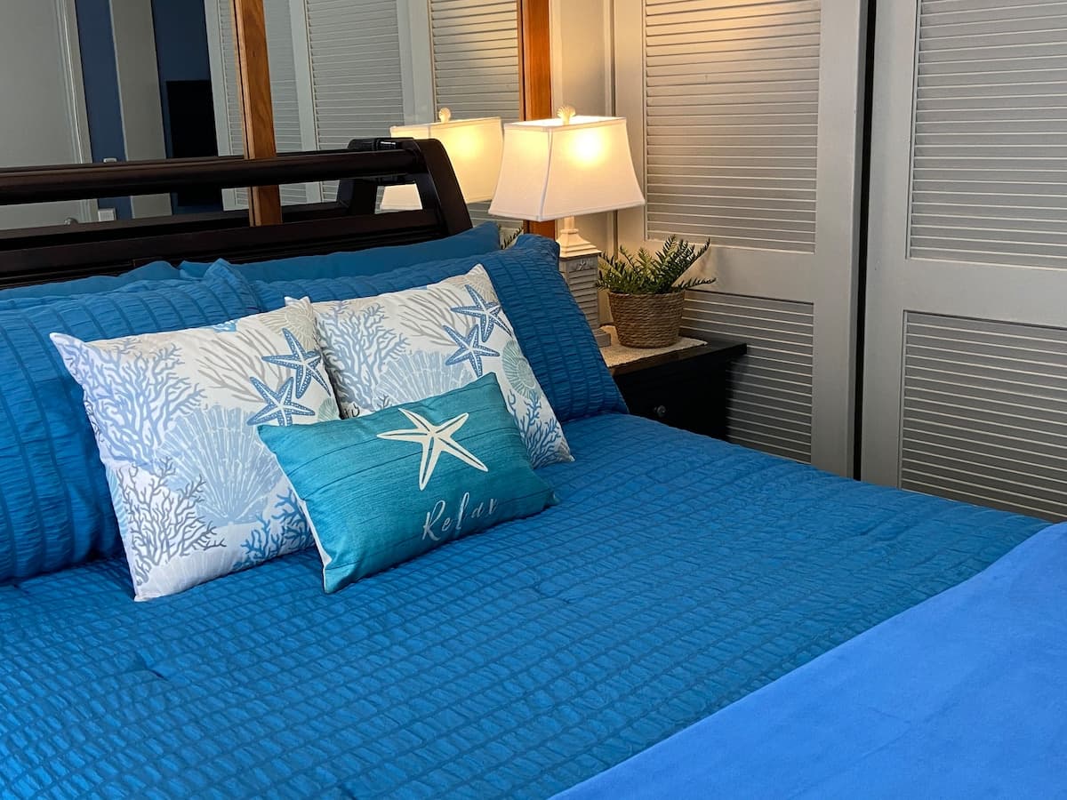 Wakiki condo near beach, kitchen, pool, sleeps 8 - Photo 1