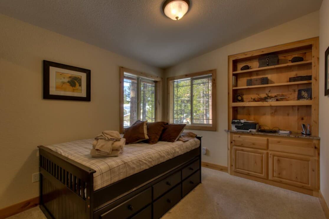 New Custom Cabin with Hot Tub & Foosball - Photo 2