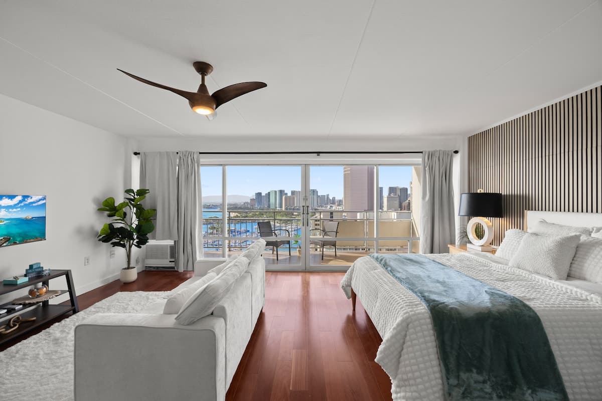 Luxury ocean view resort condo in Ilikai Hotel - Photo 1