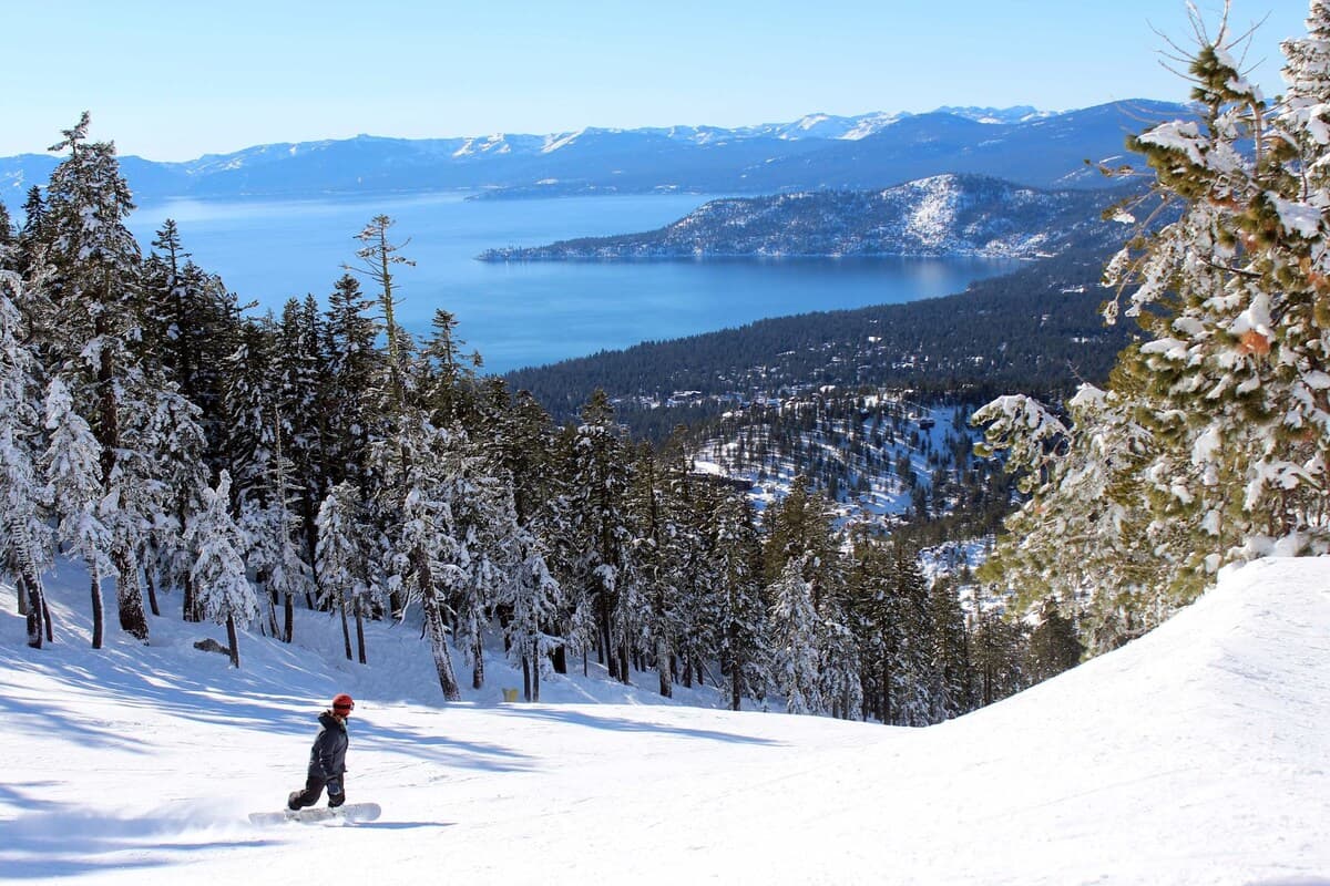 Condo in Incline Village · 3 bedrooms · 3 beds · 2.5 private baths - Photo 3