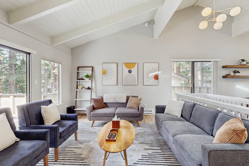 Townhouse in Incline Village · 3 bedrooms · 4 beds · 2.5 private baths - Photo 5