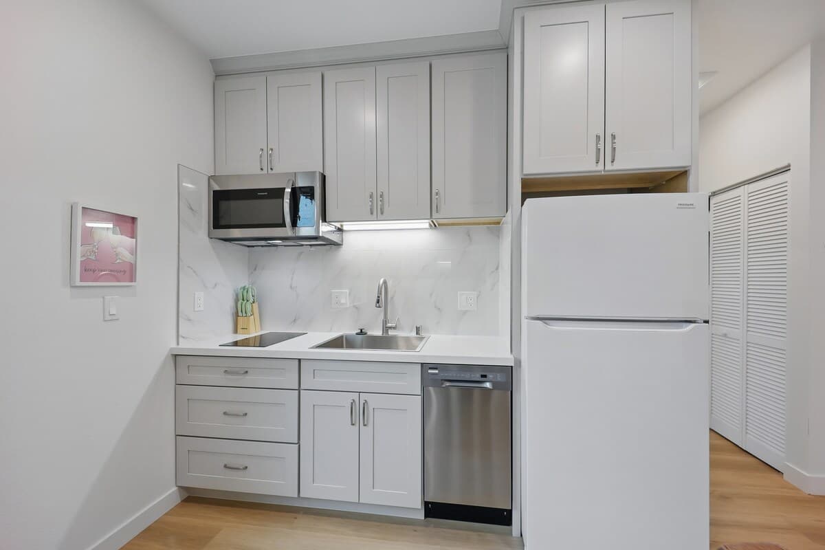 Private Entrance, Sun-Filled 1BR Near Stanford - Photo 3