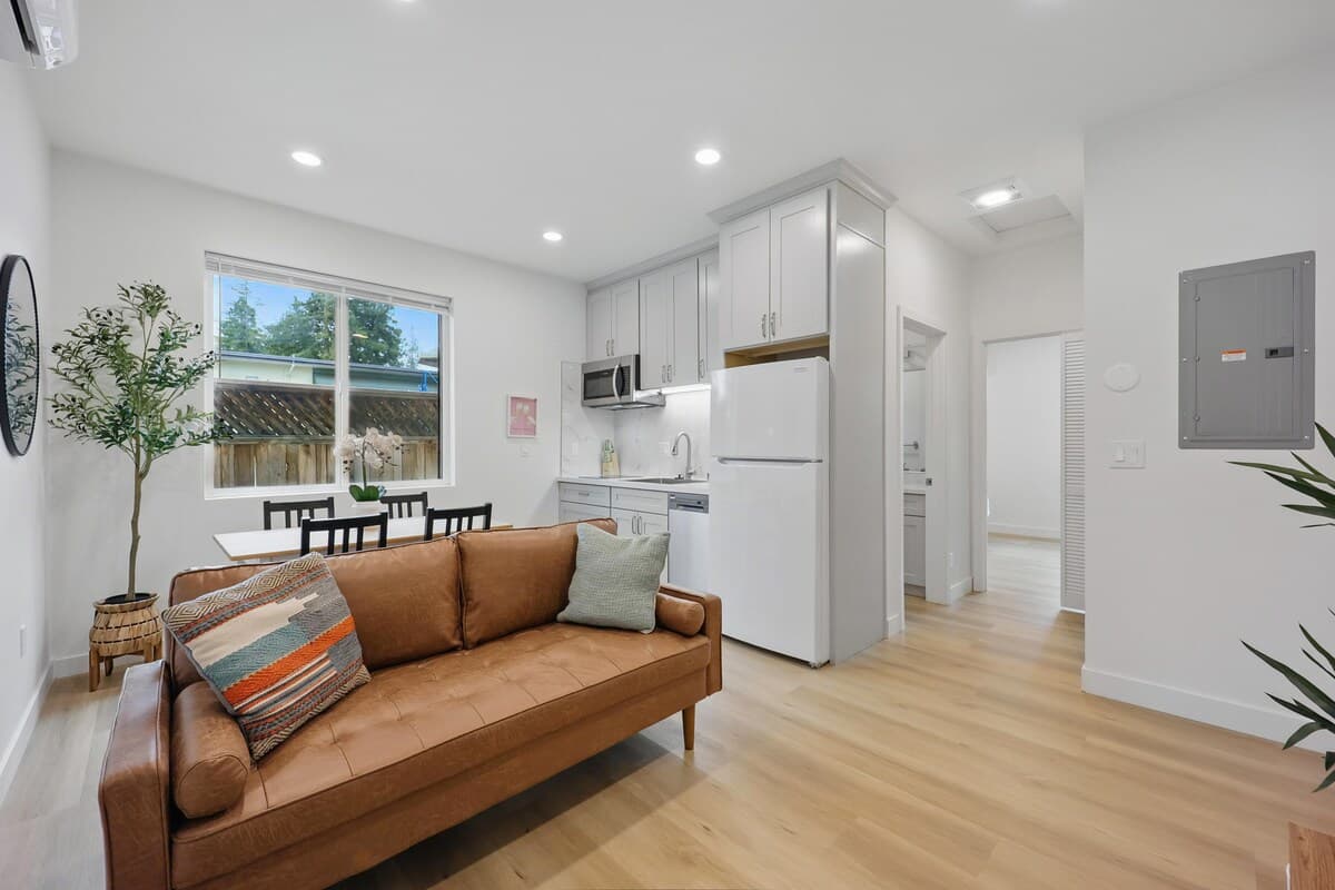 Private Entrance, Sun-Filled 1BR Near Stanford - Photo 1