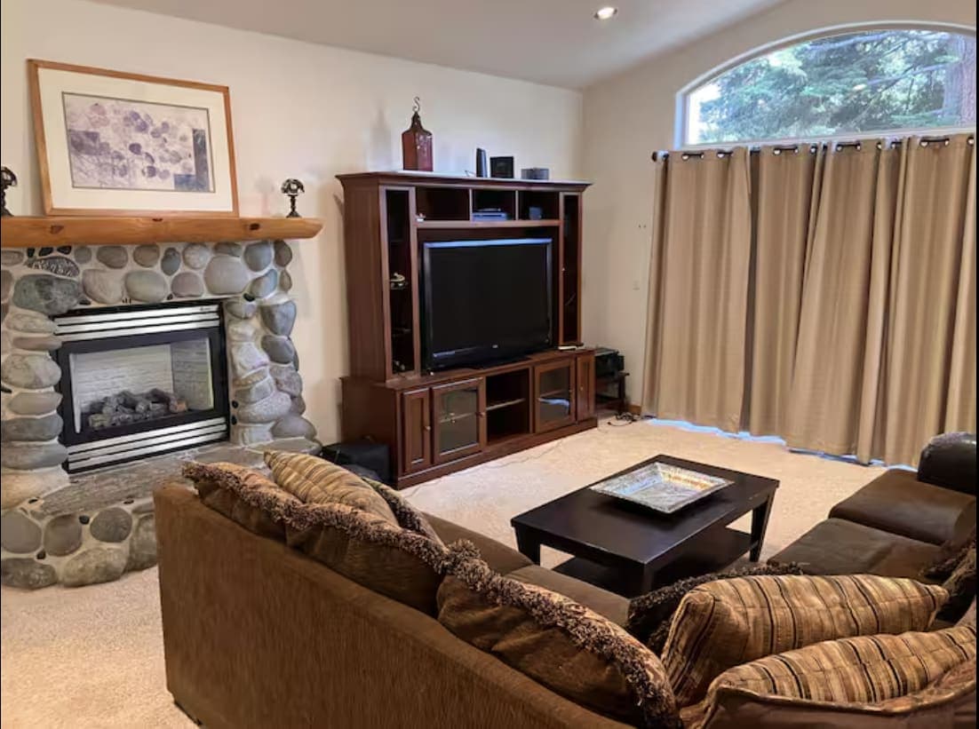 Luxury Cabin with Hot Tub Walk to Beaches - Photo 1