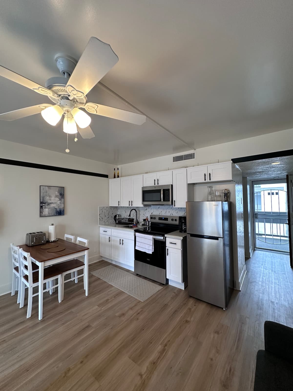Cozy and convenient AC apartment located in Hilo - Photo 3