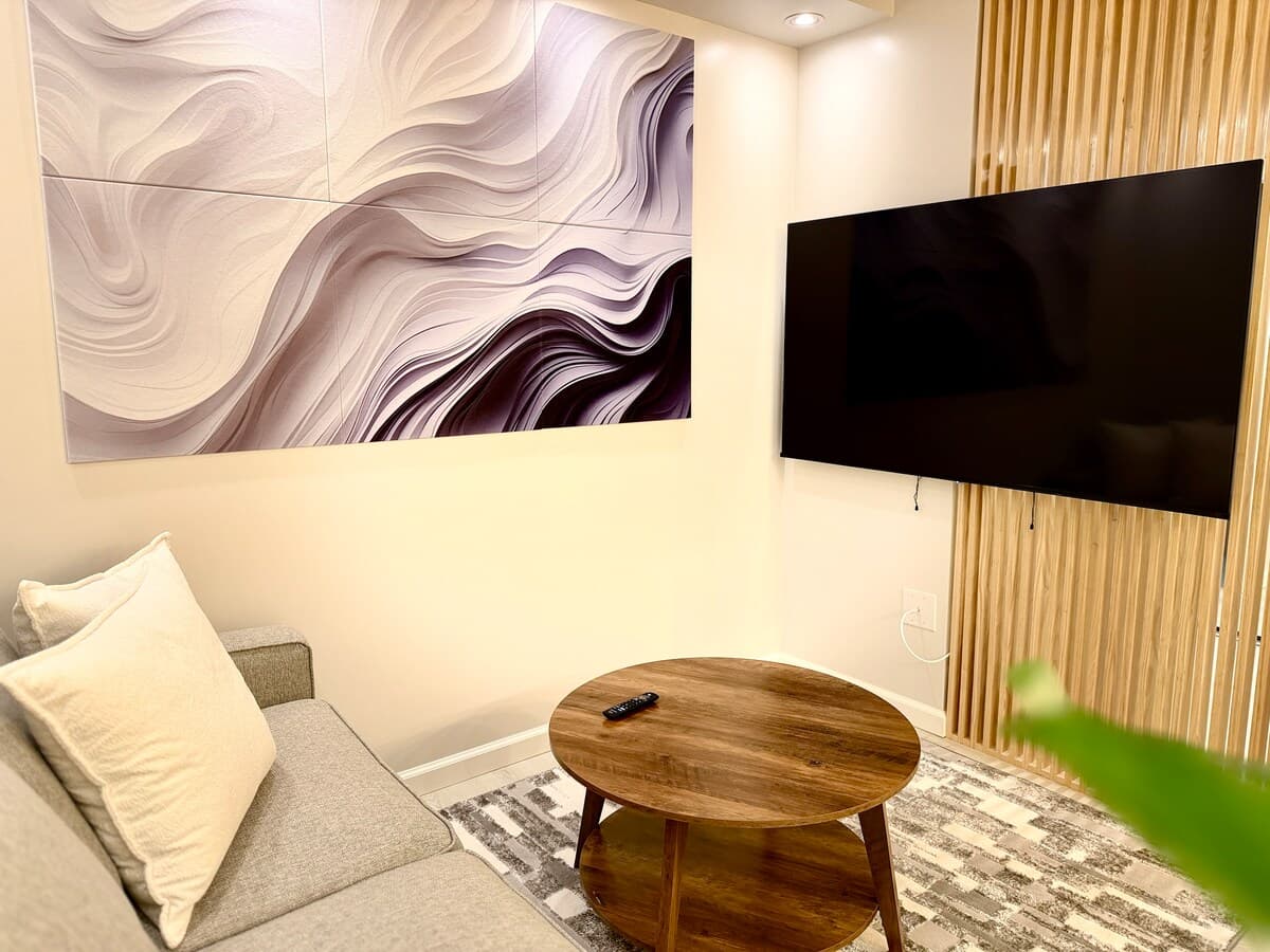 Modern Renovated Honolulu View Escape - Photo 4
