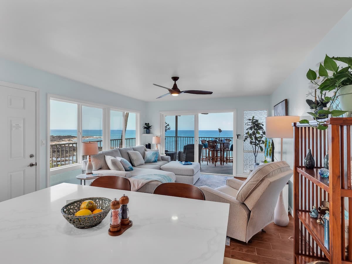 Oceanfront Kona Gem-Top Floor End Unit-New Updated - Photo 1